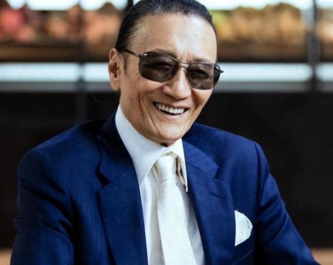 谢贤为什么叫四哥风流一生 潇洒一生写谢贤，还是黄佟佟写的好，摘取一些段落：『谢贤