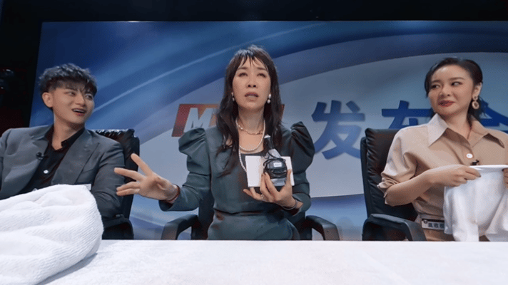 #那英被喷成水英# 英子手足无措名场面➕1！最新这期#萌探2024#里那姐快忙不