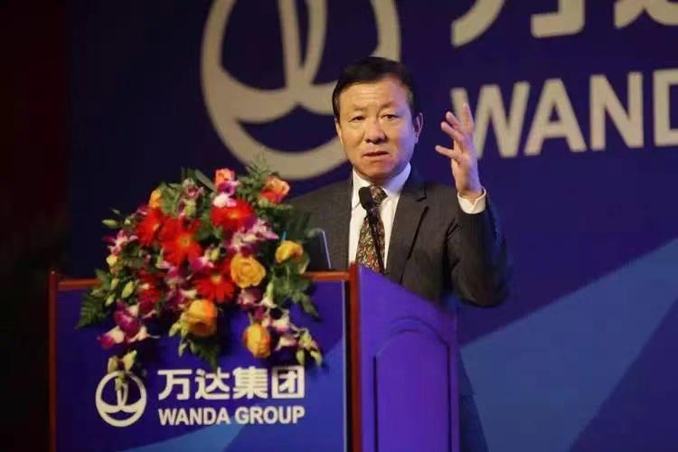 20多年前，王健林前往一个万达工地进行视察，夜晚便在工地留宿，当时刚入职不久的丁