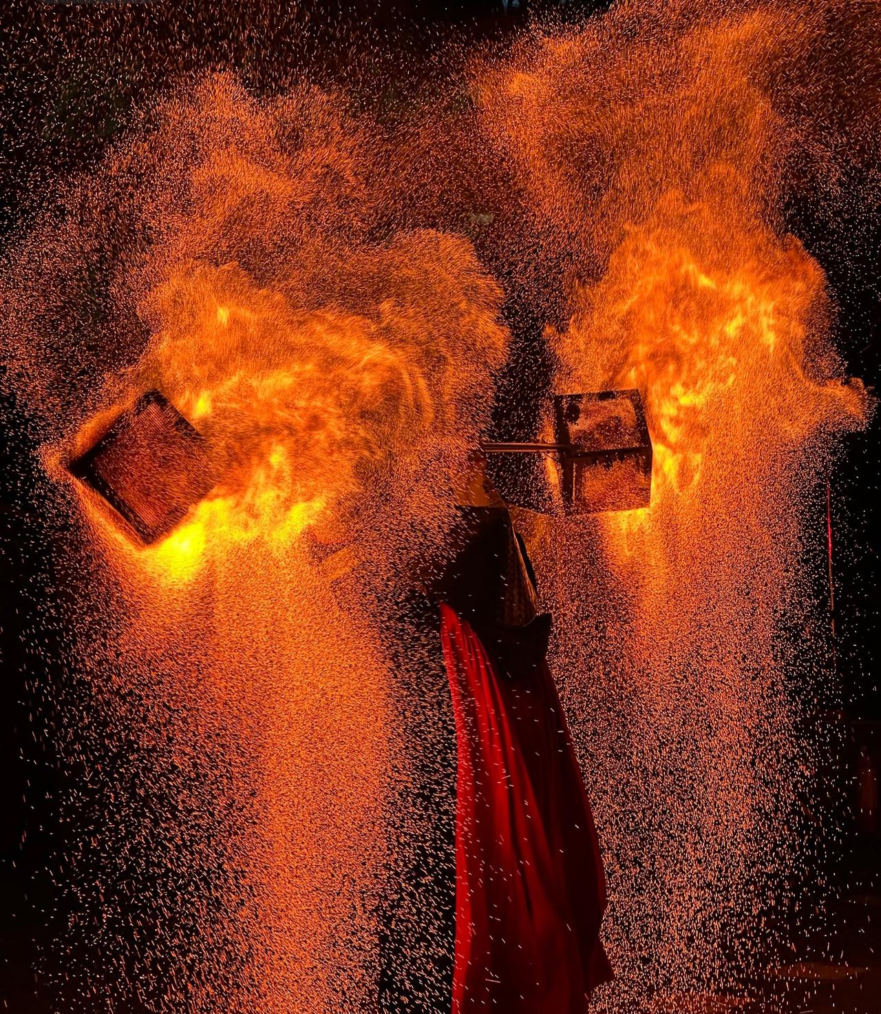 非遗火壶🔥丨独属东方的火焰美学！
又被中国非遗文化惊艳到了！！！
“火除邪祟，