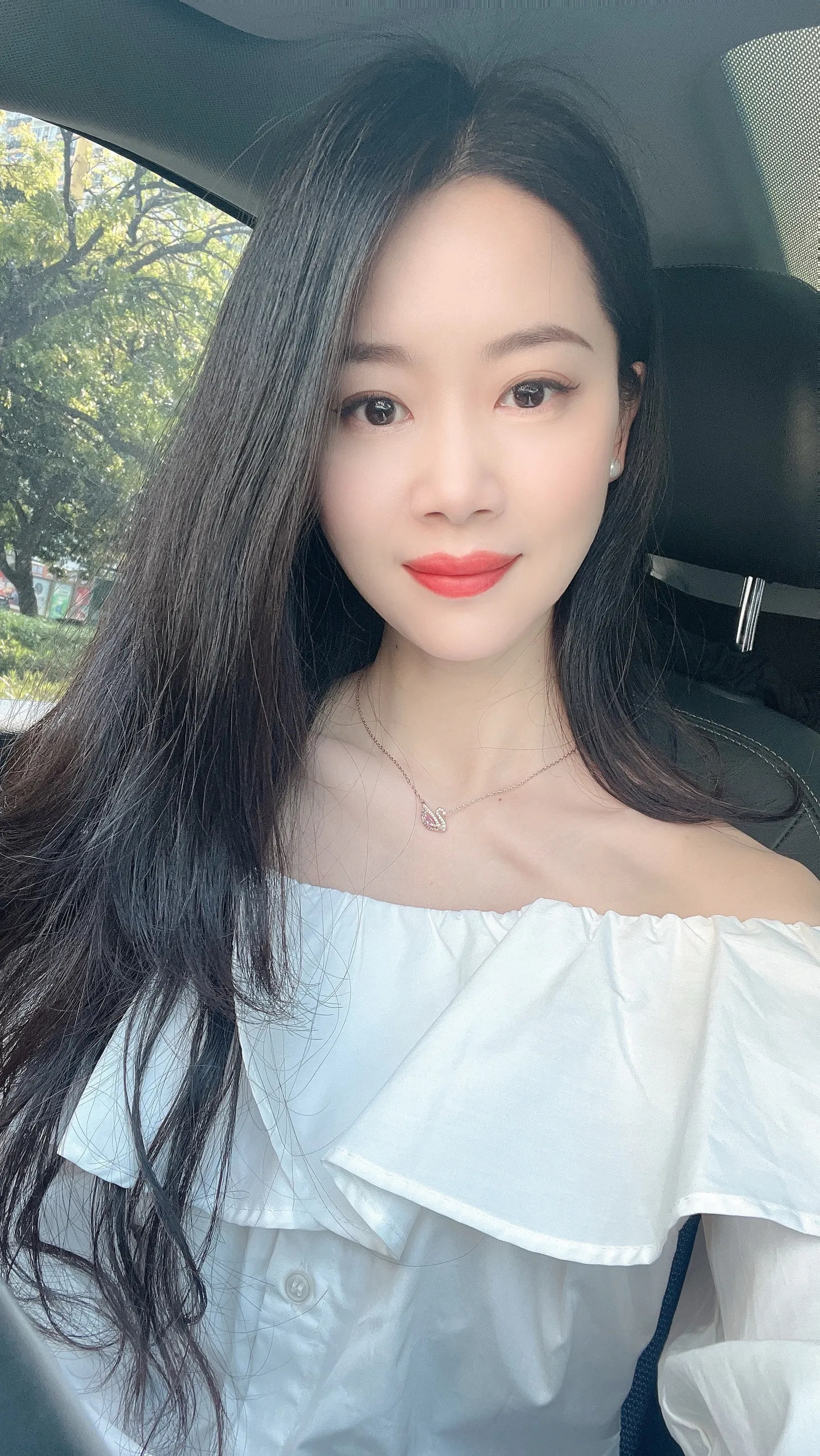 突然就没有年龄焦虑了 慢慢沉淀，好好生活，好看的从来不是年纪，是从容的自己。 