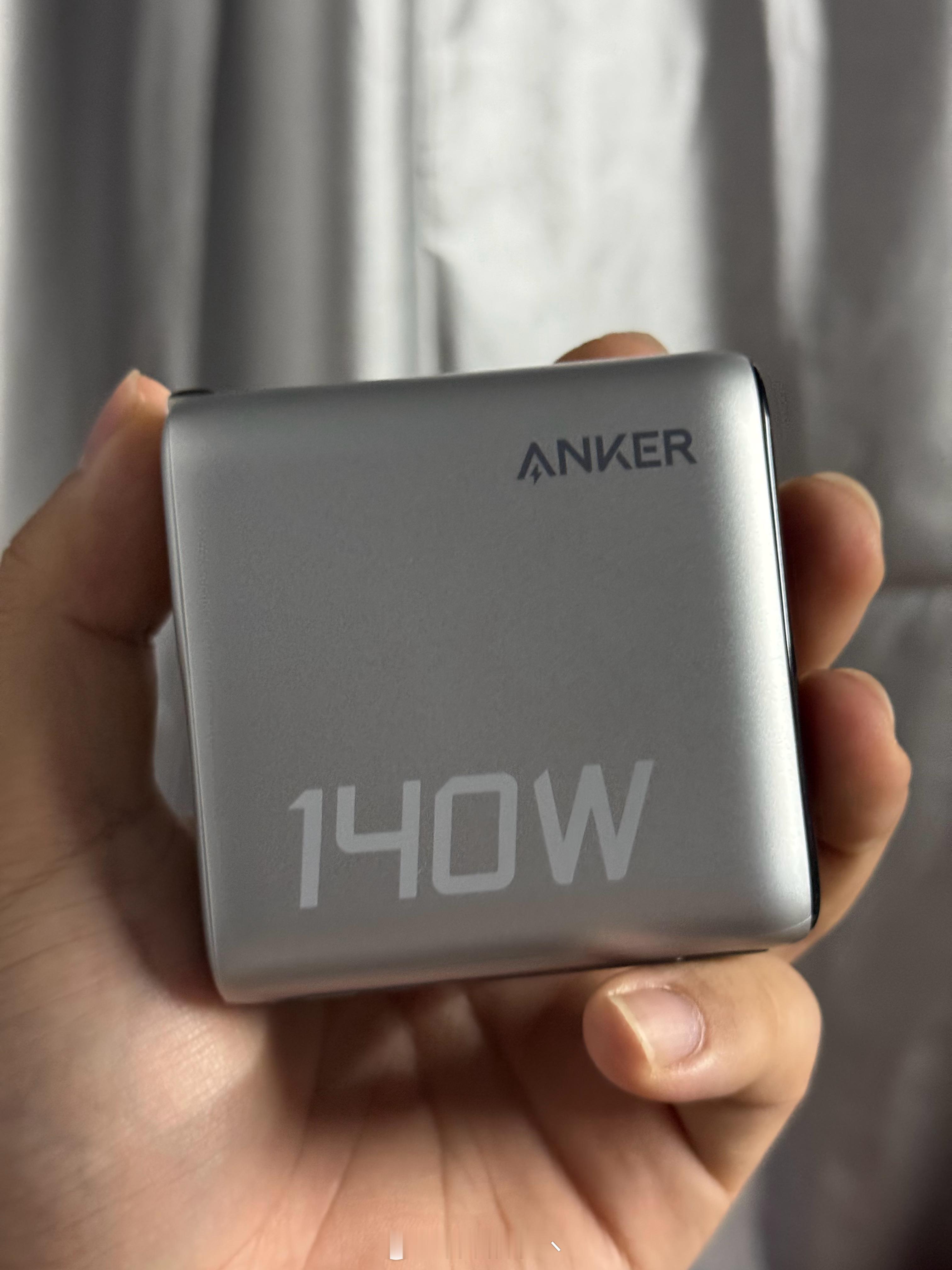 买了个 Anker 新出的神头，B2697，3c1a，四个接口支持同时不断连。还