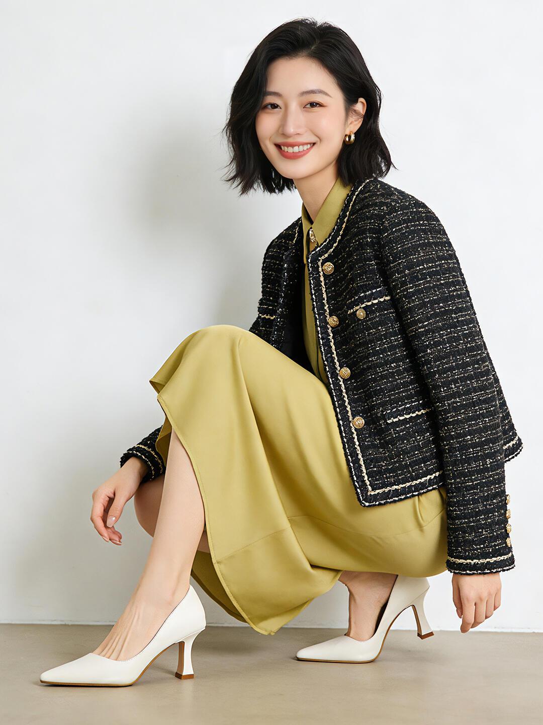 白色高跟搭配卡其色吊带的御姐范儿。