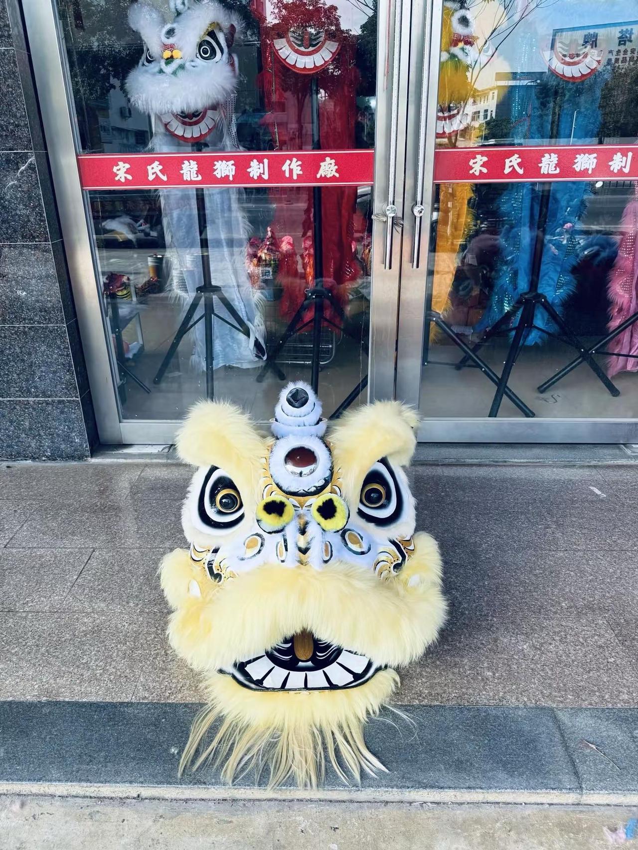 米黄色  佛装  有点意思哈醒狮文化 南狮