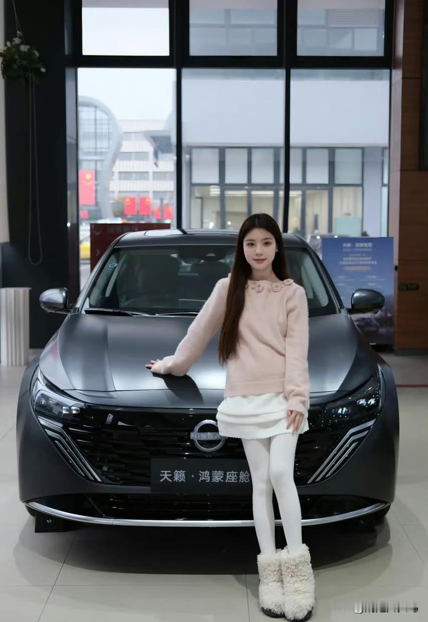 看最近车圈全是新能源的消息，感觉都快没人提燃油车了。而天籁带着鸿蒙座舱一出来，把