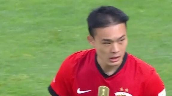 徐根宝感慨刘若钒原来是条件最好的！那言外之意是不是再申花没有找到合适的位置呢？不