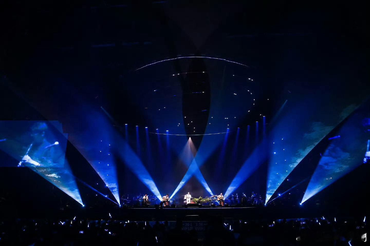 海来阿木一款真正的合家欢歌手海来阿木[超话]这就是合家欢歌手的魅力！海来阿木一开