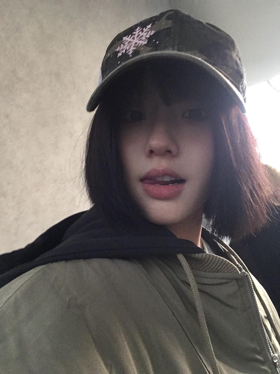 短发”