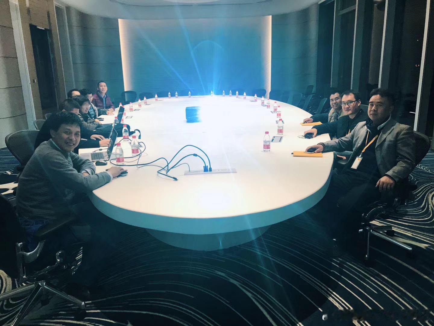 李斌称蔚来换电将突破1亿次 当大屏幕上定格“100,000,000”这个数字时，