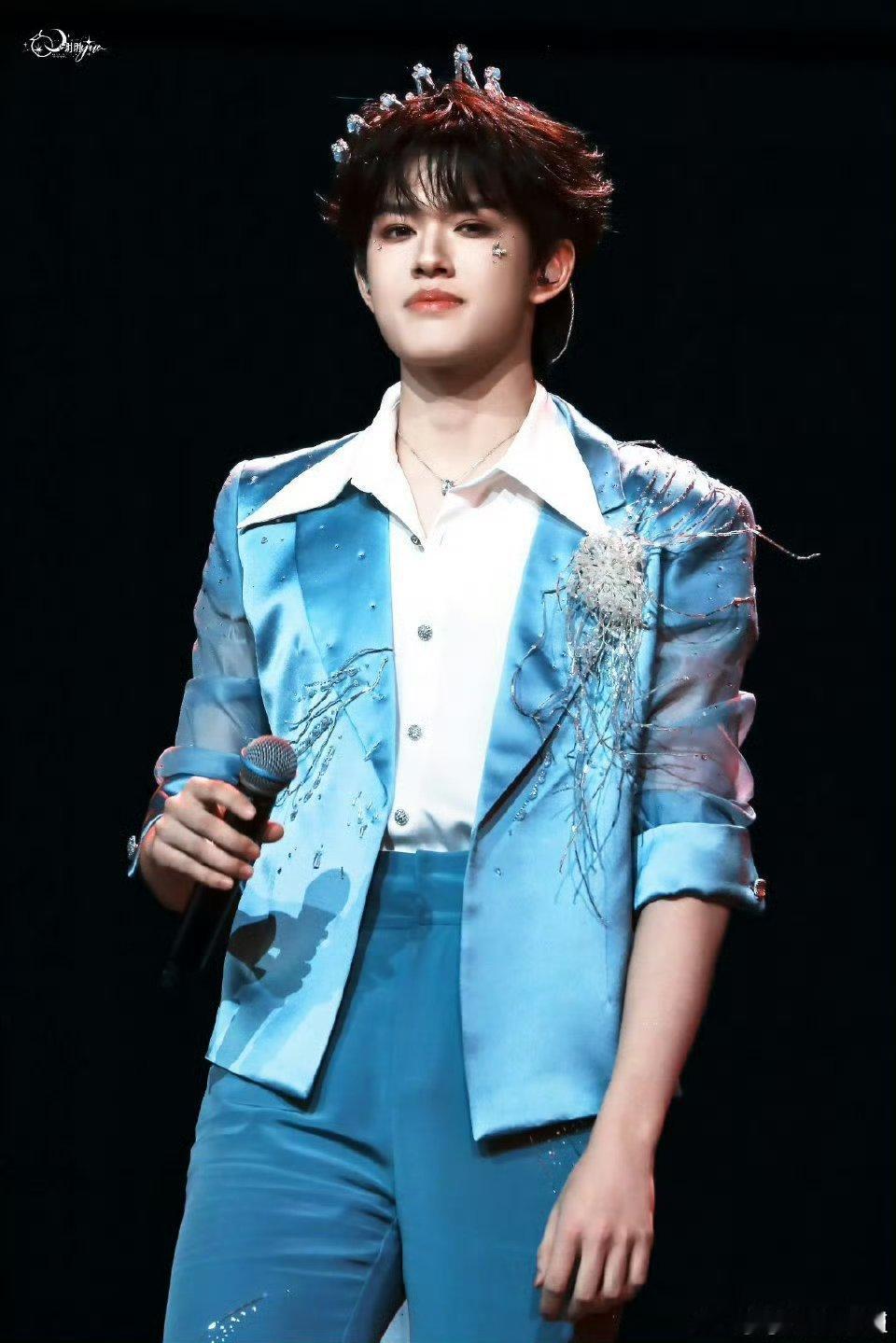 张极唱了重庆话rap张极重庆话表白粉丝  重庆方言rap氛围感拉满，张极现场超有