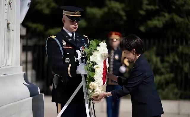 史上首次！高市早苗向投放原子弹的他国士兵，称呼其为烈士！
​3月20日，高市早苗