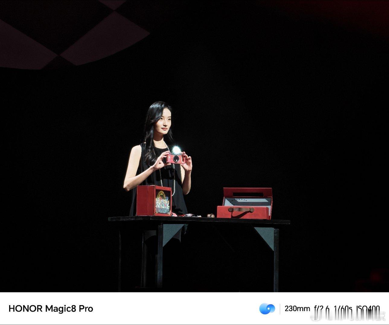 荣耀500系列手机与MOLLY的联名礼盒，会不会很贵呀肯定是手慢无