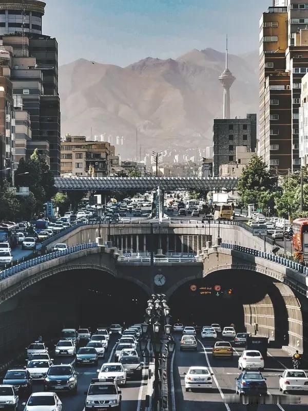 伊朗首都德黑兰现况 最近伊朗首都德黑兰的情况备受关注。据法尔斯通讯社1月23日消