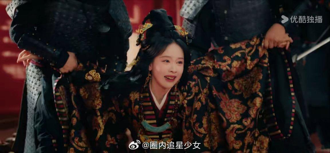 陈都灵画画给大家看傻眼了 翘楚 翘楚开播直播花絮，陈都灵现场作画，作品抽象难懂，