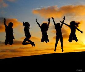 别跟自己拧巴。允许偶尔偷懒，做错事别死磕，谁都有不完美，放过自己最轻松。
   