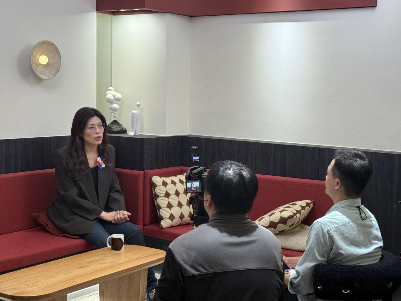 郑丽文的口条真的很厉害！希望国民党可以让人刮目相看！