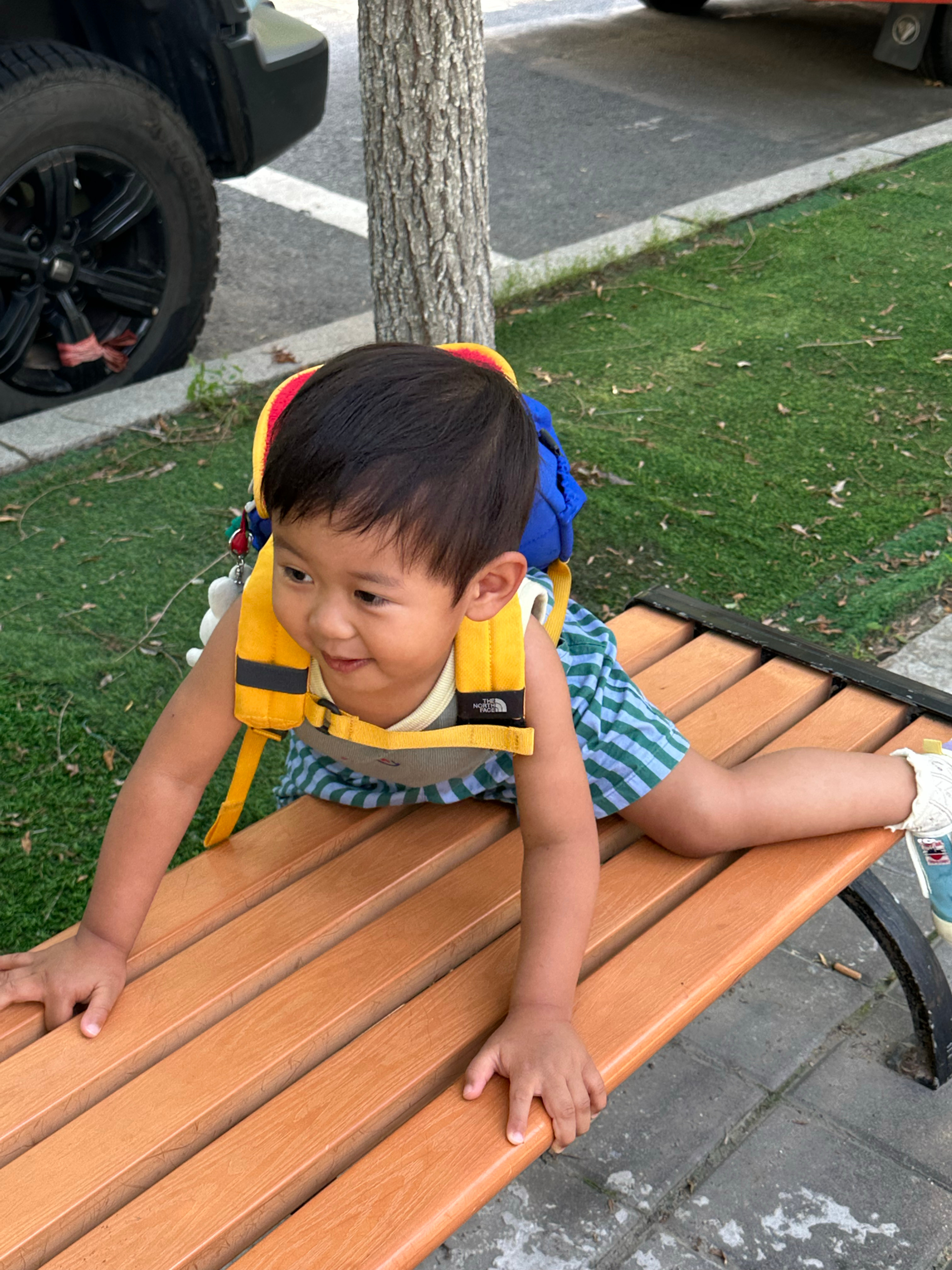 每周五放学都会把学校的换洗衣服和室内鞋背回来，但我一双都没刷过，上周穿黄的这周就