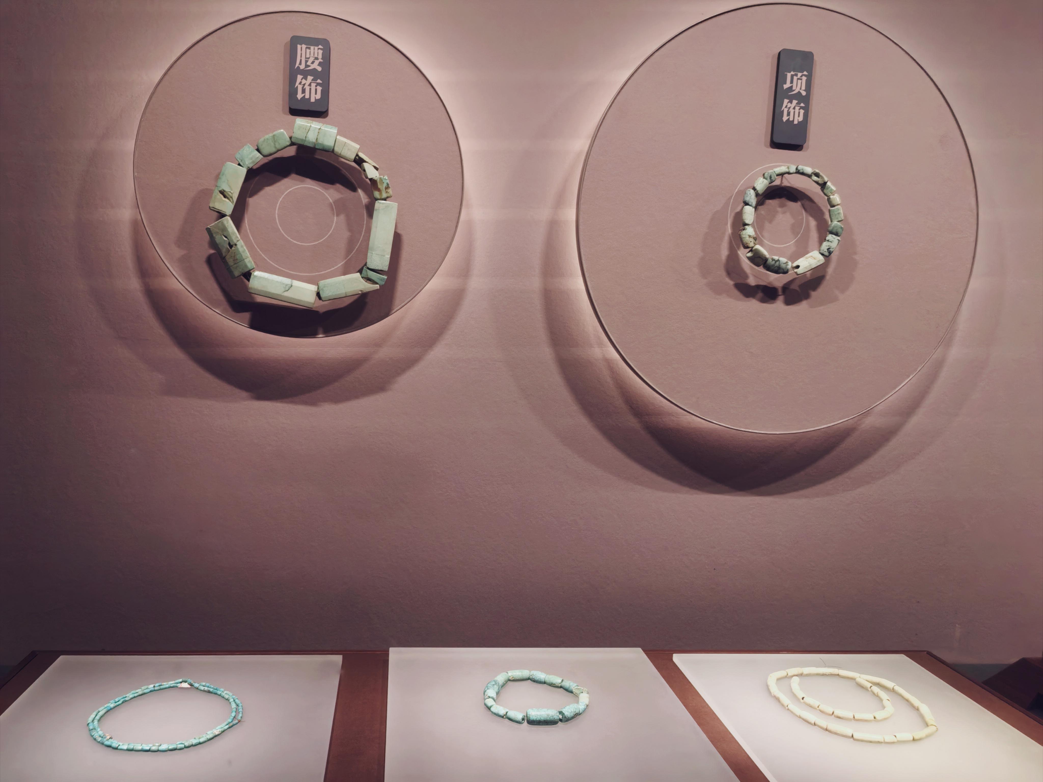 江西博物馆之骨玉饰品。