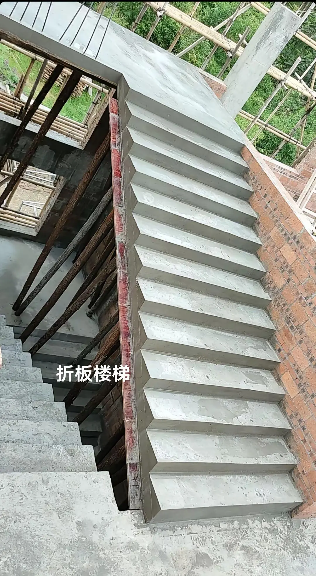 施工现场实拍 农村自建别墅 私建楼梯