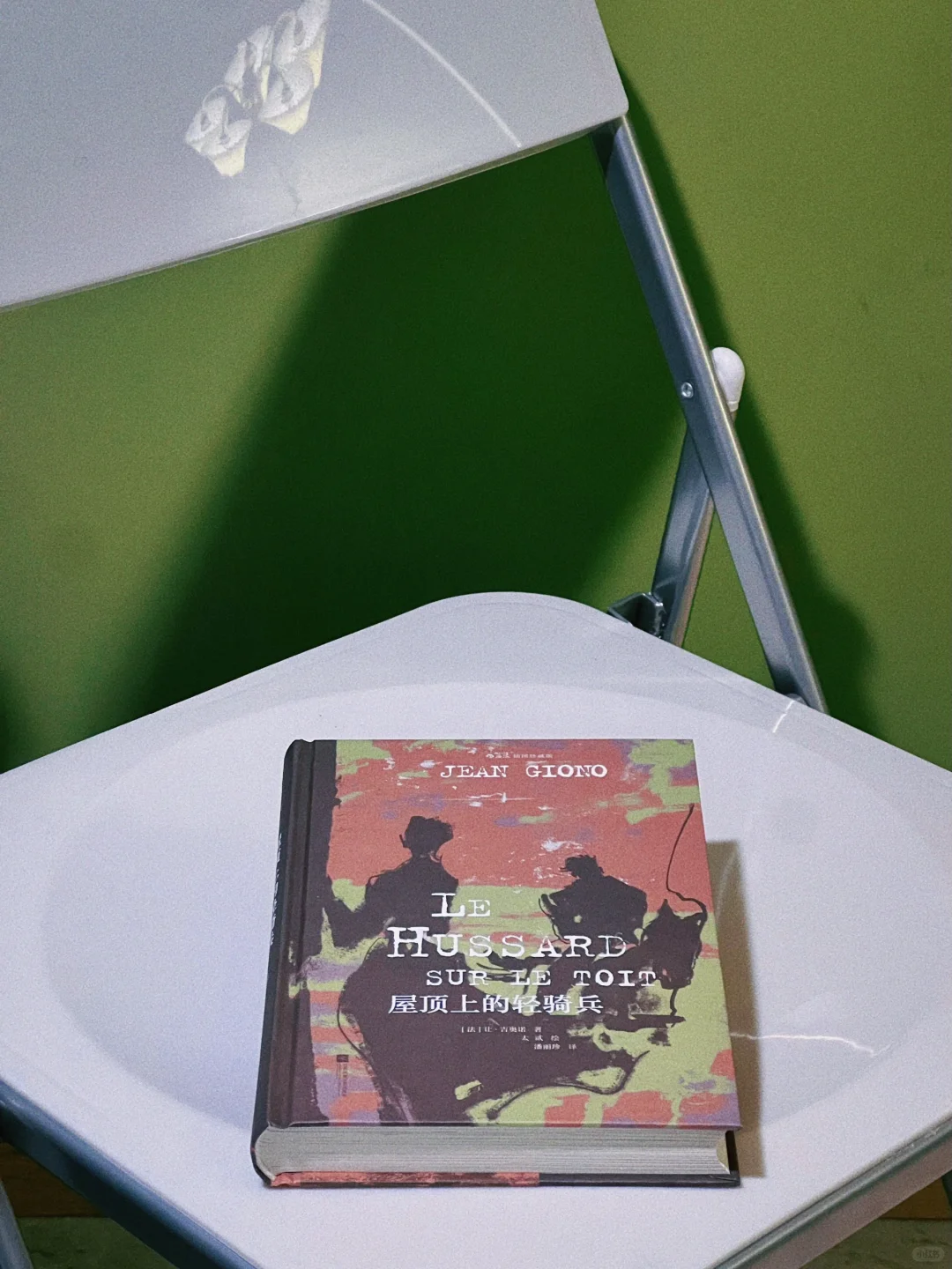 “地上都是尸体，只好去屋顶做轻骑兵”
