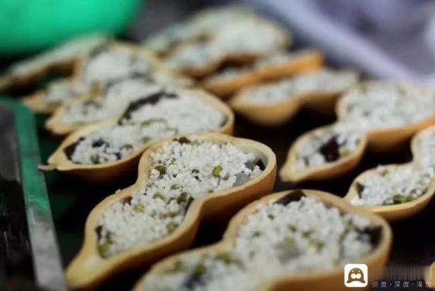不会包粽子就发明“新式粽子”？这背后折射出当代人对传统技艺的“降维打击”心态。现
