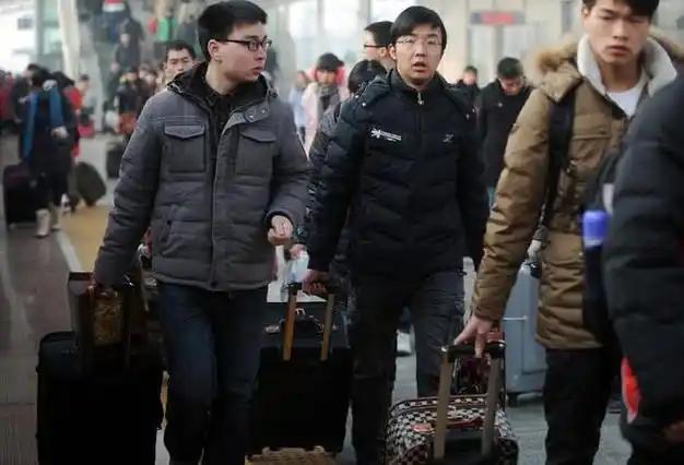 为什么大龄剩男根本不焦虑？因为他们把日子过明白了。一个人月薪八千，下班健身打游戏