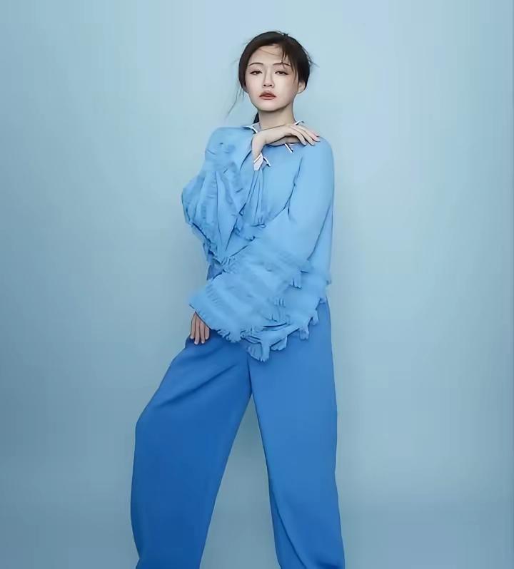 她一直很自我，她照顾原生家庭也是她自己想这么做，不是因为原生家庭需要。不管是结婚