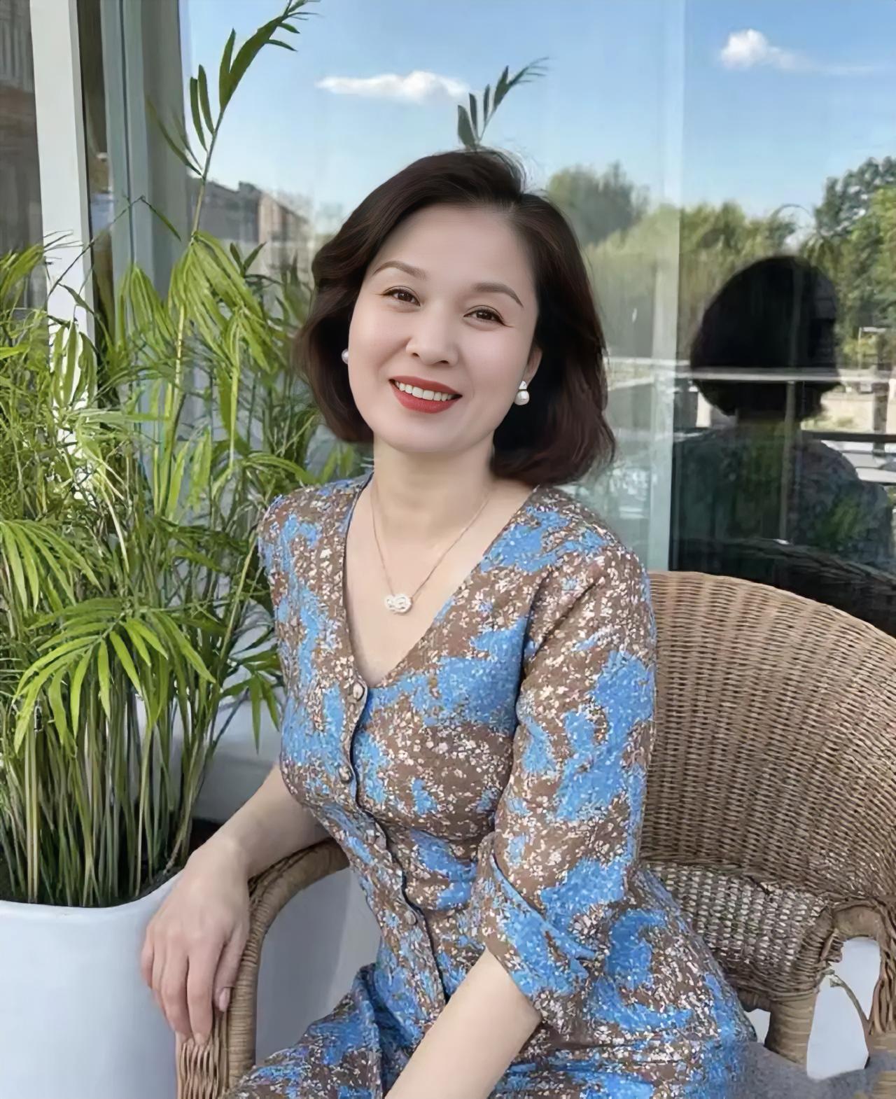 五十三岁守寡二十年，本以为余生只剩孤身度日，谁也没想过，一段相差十岁的缘分，重新