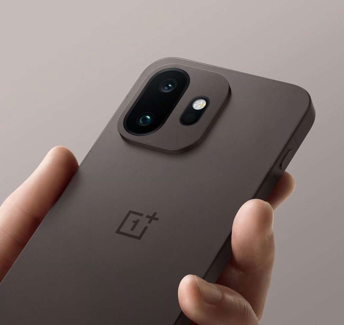 现在手机真的是早买早享受，晚买享涨价！我给大家推荐一款新机，就是一加15T，一加