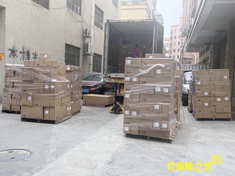 陈立芝写日记的第616天：12月25日 周三 阴
周三，依旧早起，阅读摘抄！
忙