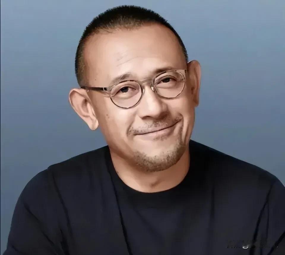 姜文说，有多少钱对我来说都特多，我从毕业拿第一份工资47块钱，我就觉得自己是富翁