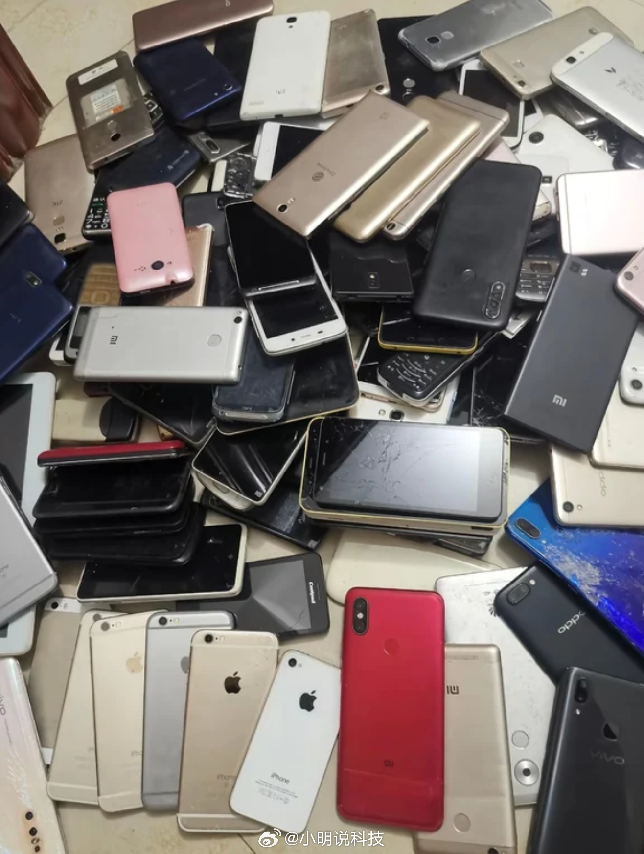 旧手机回收价暴涨8倍原因  这也太离谱了吧！昨天回收价才涨五六倍，今天直接干到八