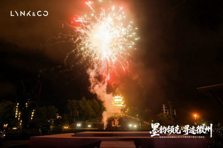 黄山文旅快收了我闺蜜吧结伴走进徽州古村，探访当地非遗工坊，近距离观摩传统技艺制作