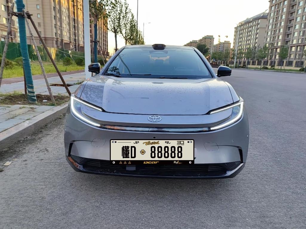 打算入手一台合资中型纯电SUV，看重三电稳定、家用空间大，二手丰田bZ5十分合适