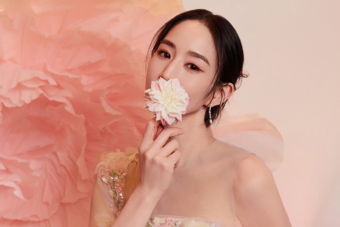 新年开运妆直接抄张钧甯春晚同款！主打一个好运1+1唇妆玄学，温柔又显贵，聚会、约