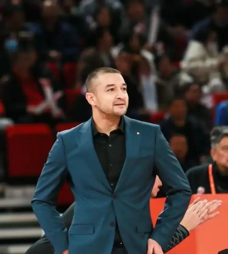 CBA没有球队敢签西热力江，已经整整20个月了。
不是他不够红，而是CBA教练的