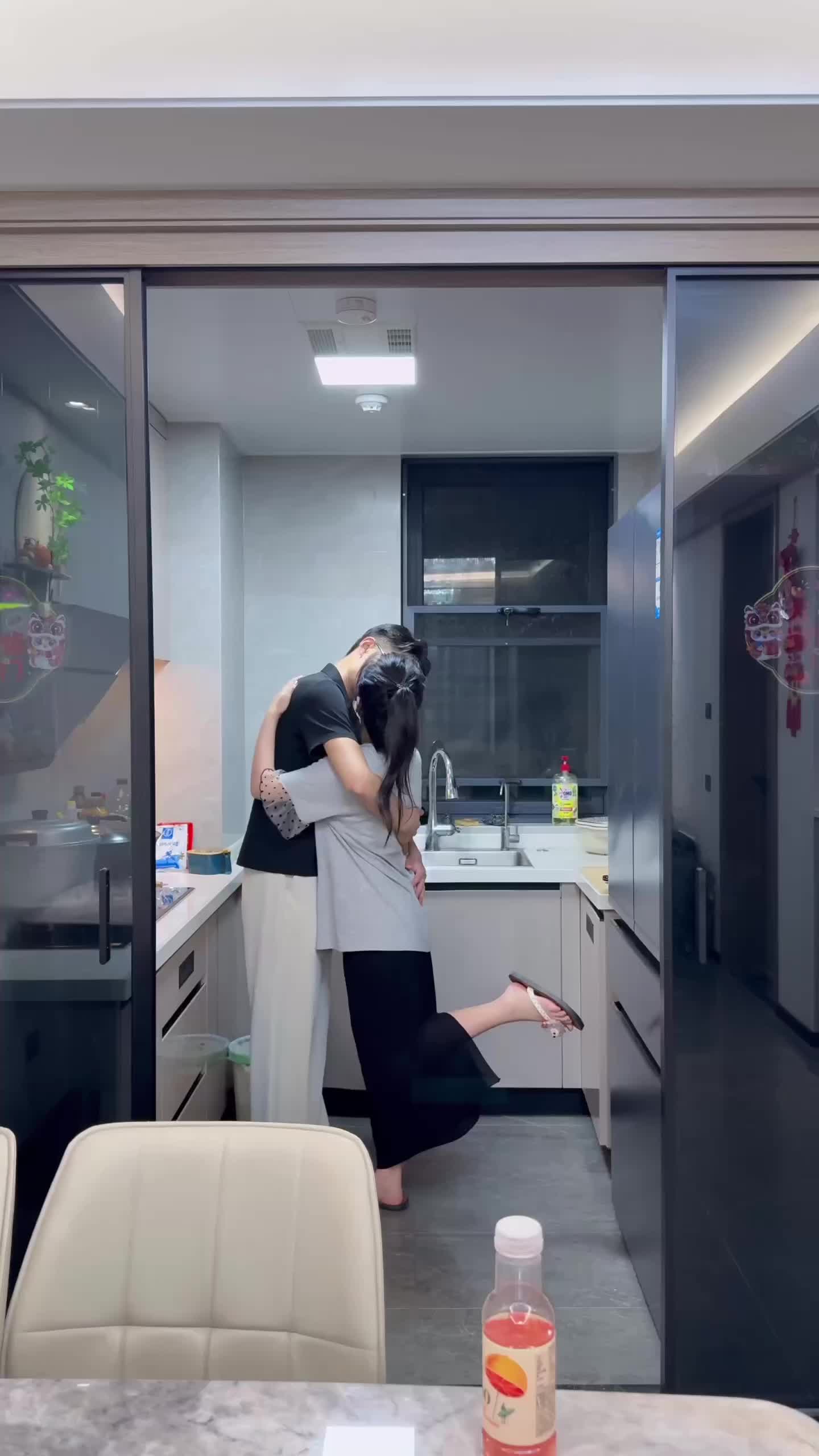 先顾小家风生水起 先顾大家没人管你 男人一定要记住 能陪你同甘共苦的 ...