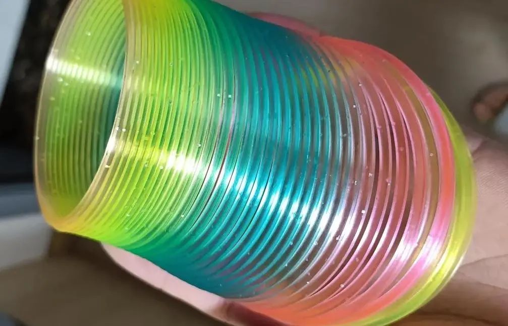 央视曝光：毒素超标200倍，可能导致性早熟！很多孩子上课都在用