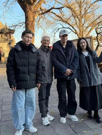 朱媛媛离世5个多月，辛柏青停掉工作沉寂半年，带着憔悴模样与女儿赴大孤山，兑现妻子