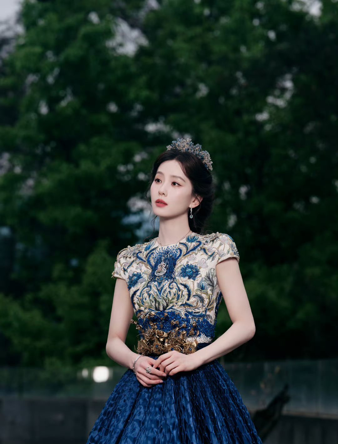 刘诗诗又在撩妹 刘诗诗一现身，温柔气场全开。眼神浅笑皆是苏感，举手投足撩人于无形