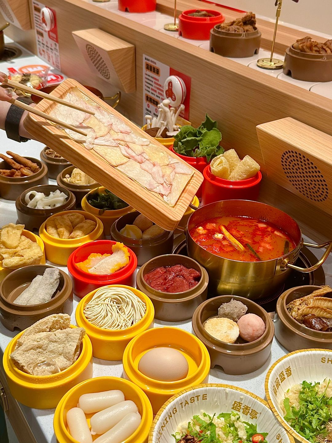 这不是广州的穷穷屋，这是平价3r热卤店‼️
