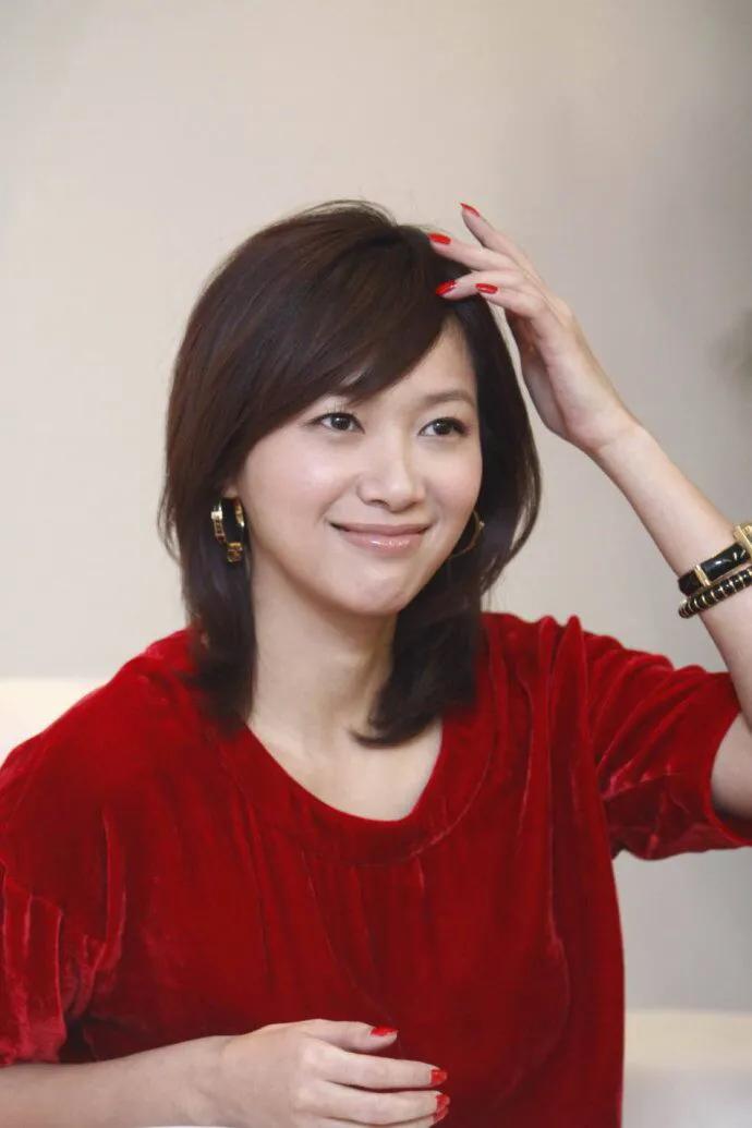 1994年，20岁的徐静蕾爱上了36岁的王朔，她对王朔妻子说：“我能自由出入你家