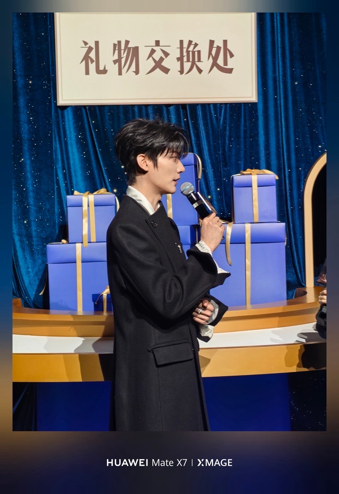 周柯宇陈妍希互拍看微博之夜的陈妍希和周柯宇的生图发现就算是在暗光的环境下颜值也依