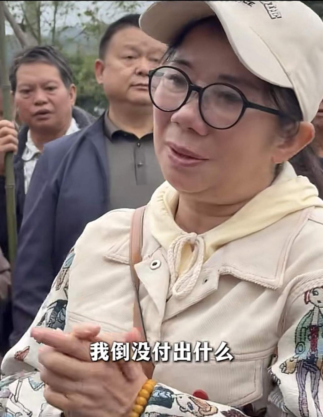 张雪妈妈何琼这一番话，一下子刷新了很多人对母亲这个身份的理解。

时隔快三十年回