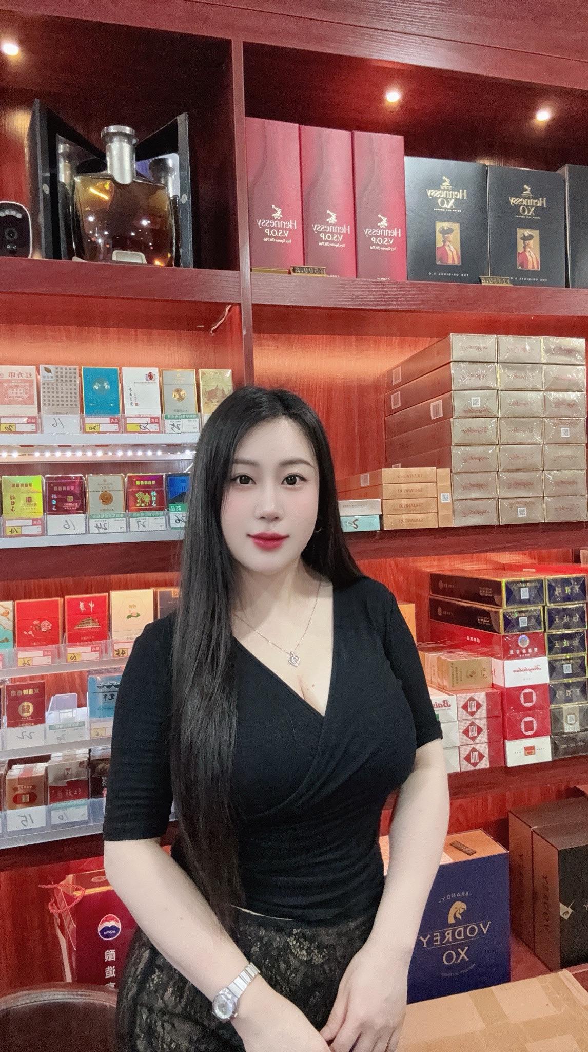 万里江山入怀，不及你眉眼半分。你是爱江山还是更爱美人呢？
