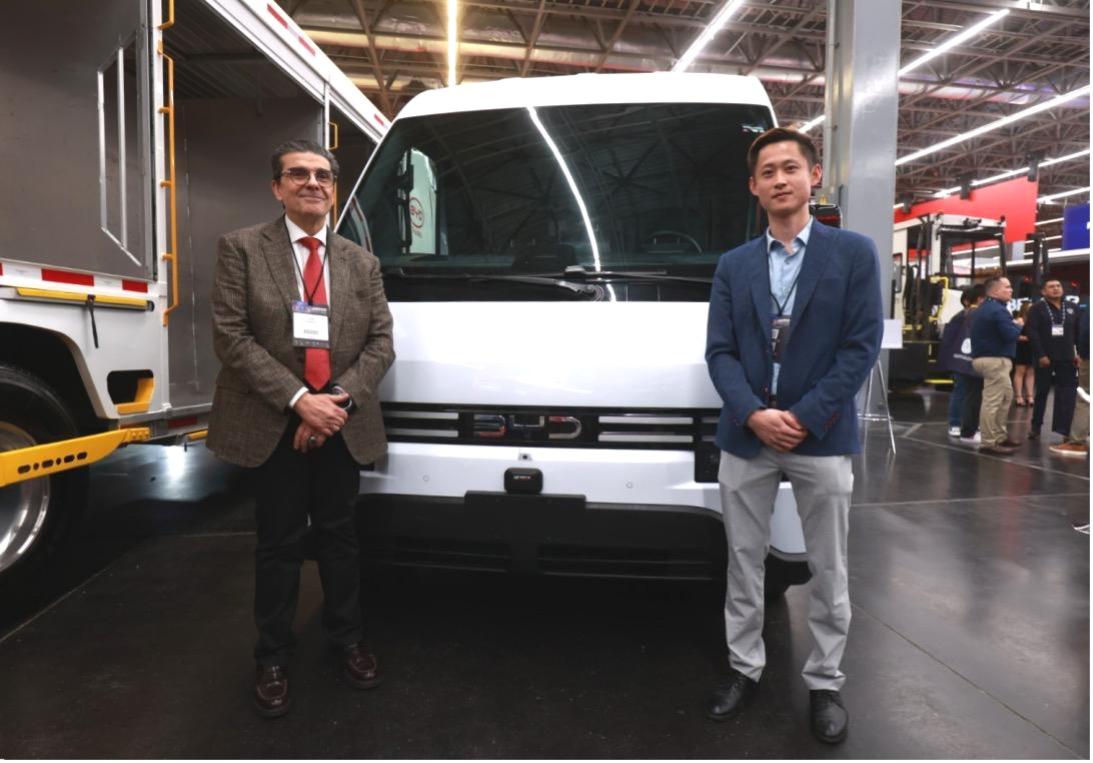 近日，比亚迪携旗下多款新能源商用车参加墨西哥商用车展，并重磅亮相纯电轿卡T35（