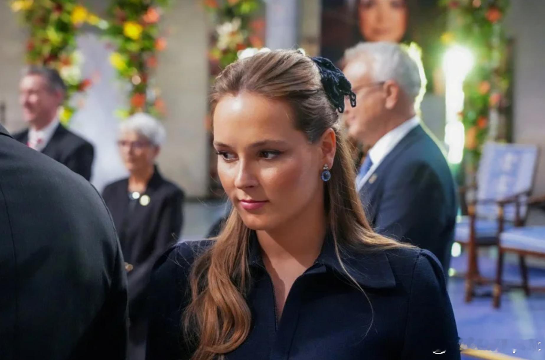 王室风波持续发酵：兄长涉性侵案、母亲被曝与爱泼斯坦有往来，22岁挪威公主称“快要