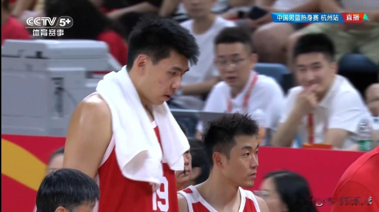 中国男篮新星徐昕必须增强自己的进攻能力！在今天中国男篮主场以65：60战胜荷兰男