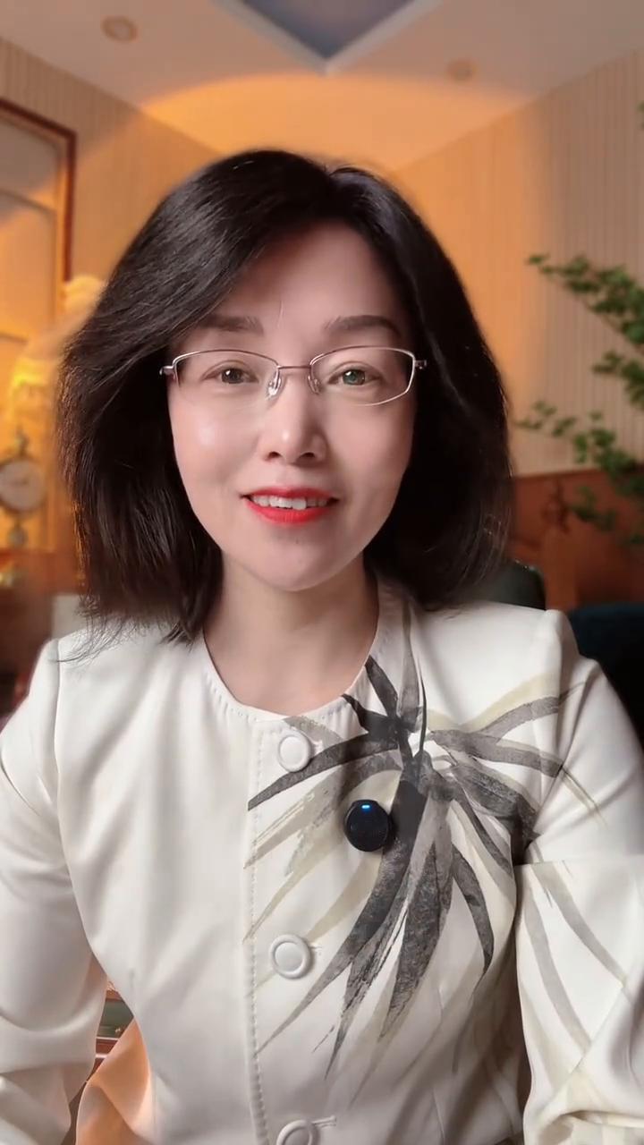 转念即安。
其实从玄学的角度来讲，永远都不用操心命运，只需要控制好当下的每一个念