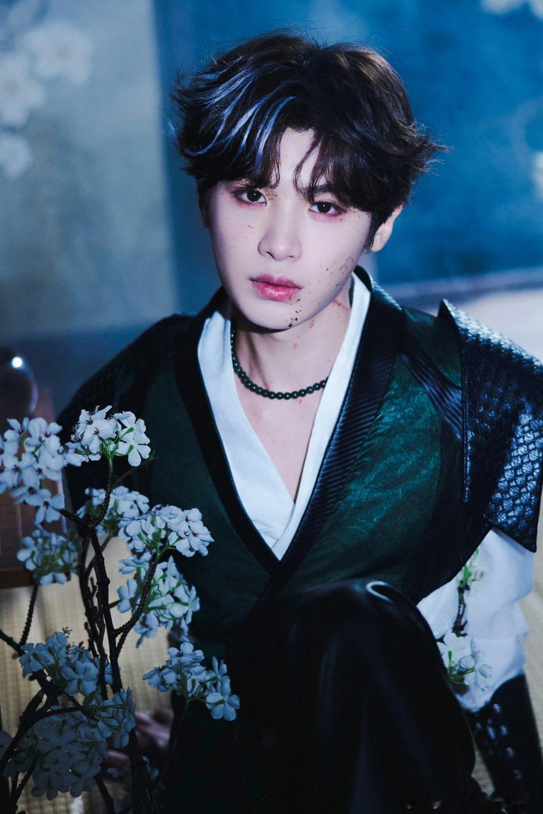 黄明昊、闫桉共创之夜活动造型出图 ​​​